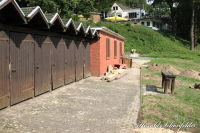 Alsdorf abseits aller Straßen, Alsdorfer Weiher und Tierpark, Foto-Nr. 15, 09.09.2009<br />Die alten Umkleidekabinen
