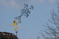 Begau, Alter Römerweg, Foto-Nr. 32, 10.04.2009<br />Kunstschmiedearbeiten<br />Die Figur des "Kleinen Prinzen"


