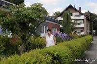 Begau, Ehrenstraße, Foto-Nr. 7, 04.07.2009<br />Gartenpflege