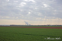 Begau, Im Grüngürtel, Foto-Nr. 8, 10.04.2009<br />Blick Richtung Kraftwerk Weißweiler