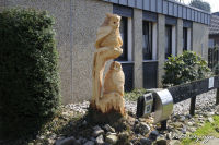 Begau, Rolandstraße, Foto-Nr. 8, 31.03.2009<br />Eulen-Schnitzerei