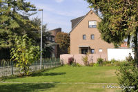 Bettendorf, An der Kirche, Foto-Nr. 11, 27.09.2009<br />Kirche im Hintergrund