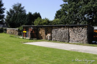 Bettendorf, Flurweg, Foto-Nr. 10, 15.08.2009<br />... hat der Holz vor der Hütte.