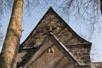 Sehenswürdigkeiten, Kriegergedächtniskapelle mit den alten Grabkreuzen, Foto-Nr. 4, 15.03.2011|50.87797222,6.16169444