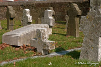 Sehenswürdigkeiten, Kriegergedächtniskapelle mit den alten Grabkreuzen, Foto-Nr. 12, 15.03.2011|50.87791075,6.16194069